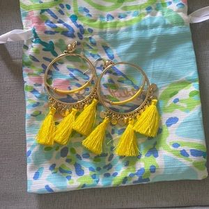 Lilly Pulitzer earrings work once